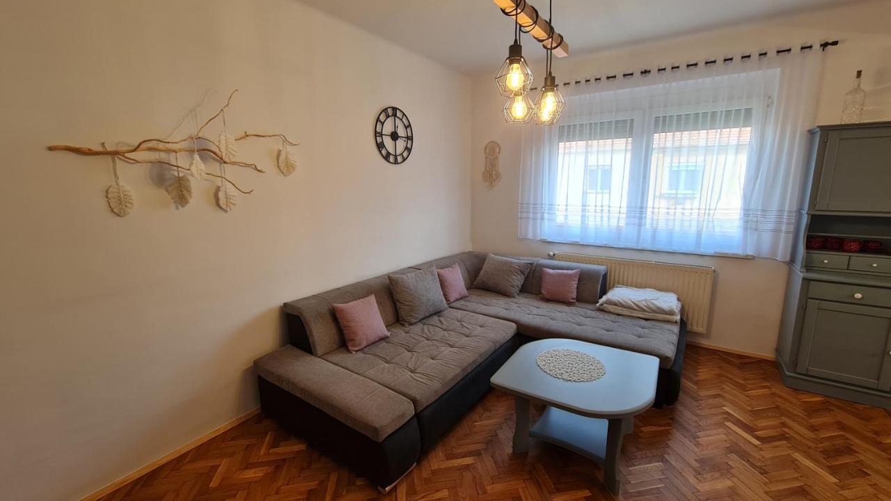 Mohács Ri-Jo Apartman מראה חיצוני תמונה